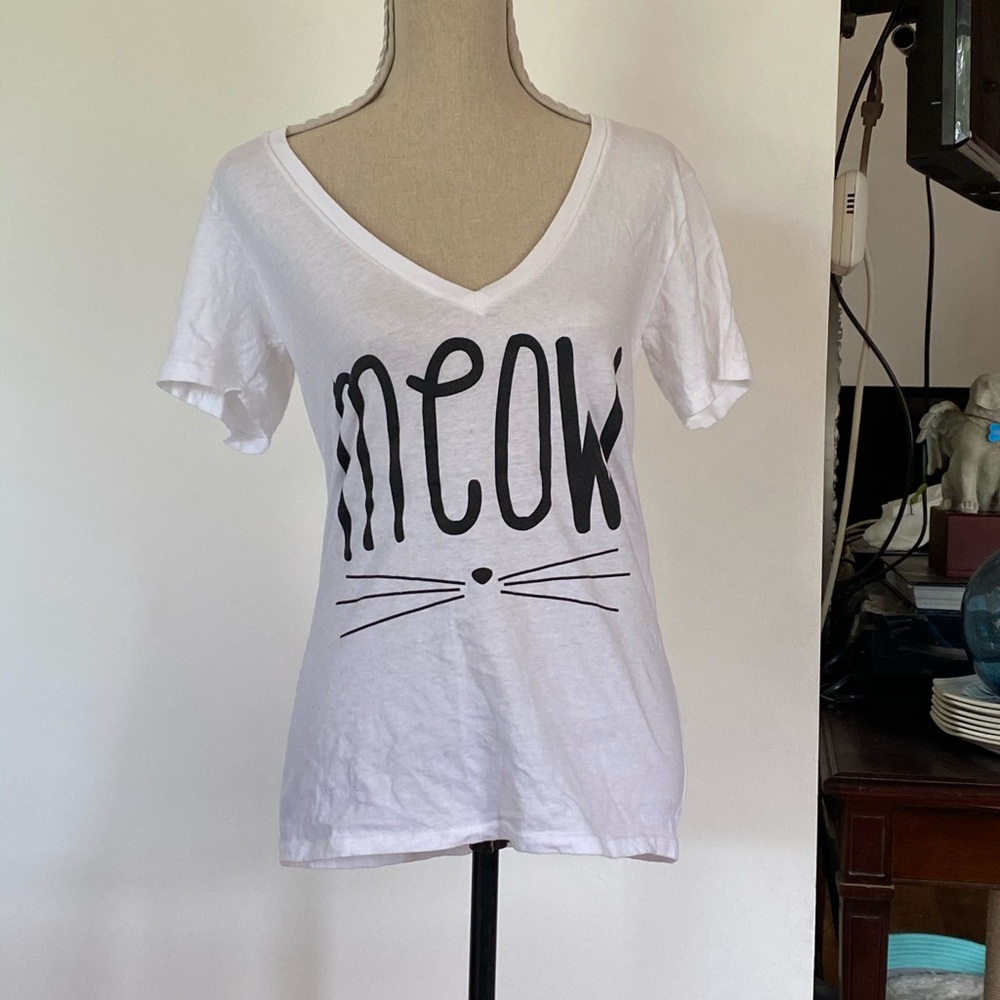 thin white “meow” shirt